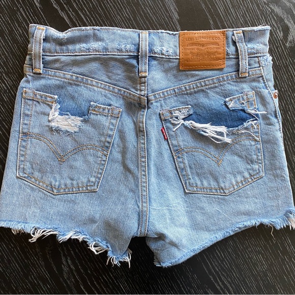 Levi’s iconic “the wedgie” shorts - Picture 3 of 8